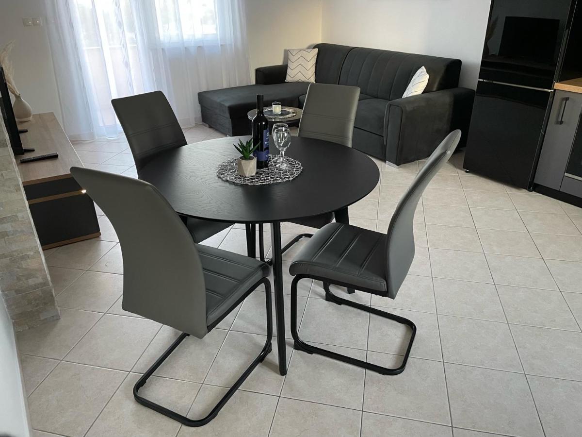 Apartments Elvira คิร์ก ภายนอก รูปภาพ