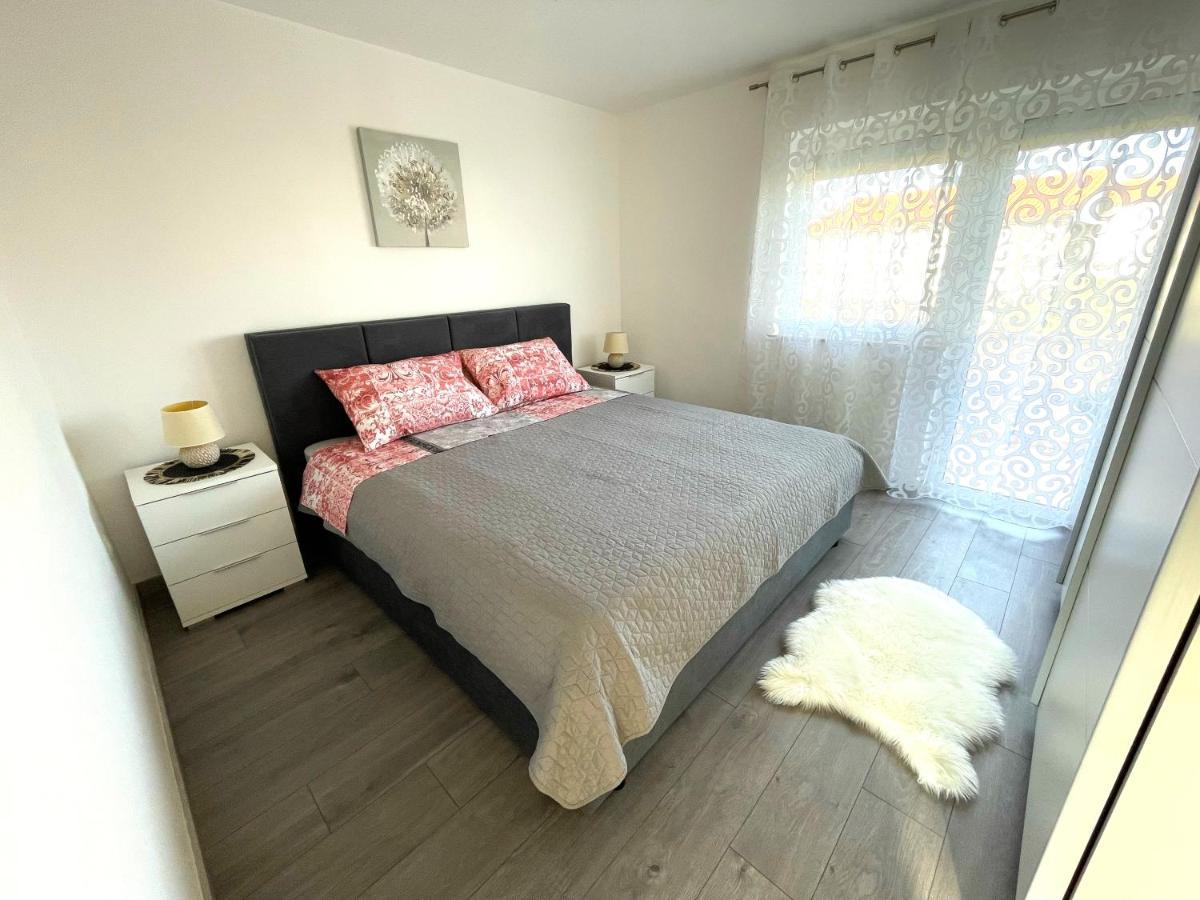 Apartments Elvira คิร์ก ภายนอก รูปภาพ