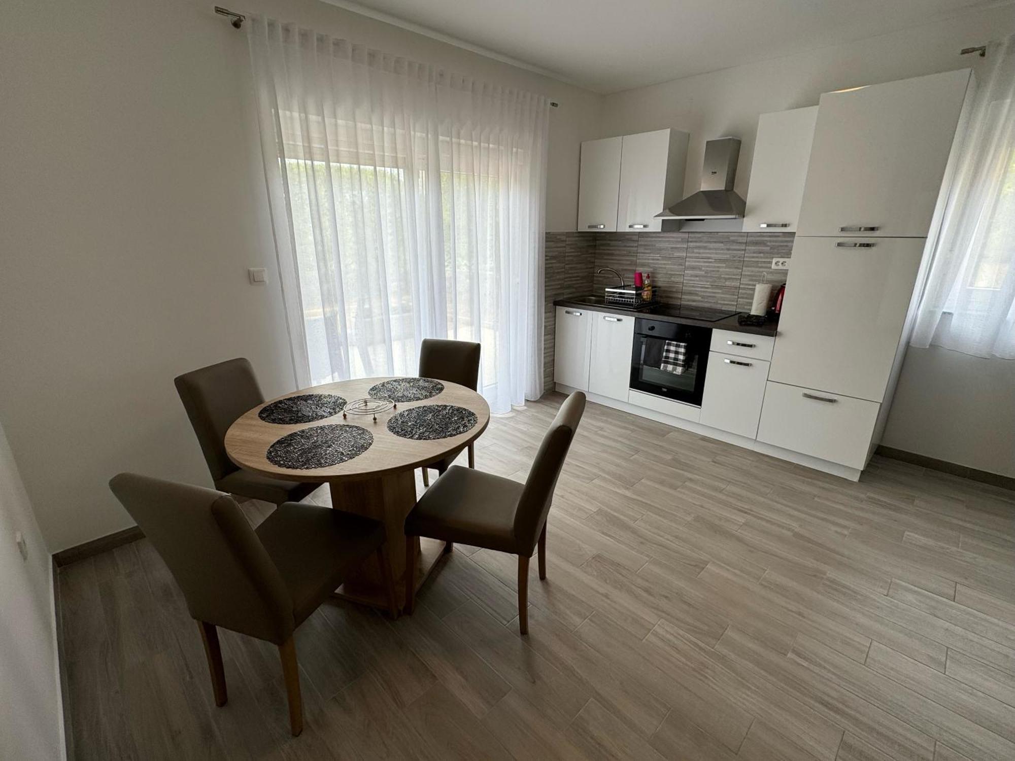 Apartments Elvira คิร์ก ภายนอก รูปภาพ