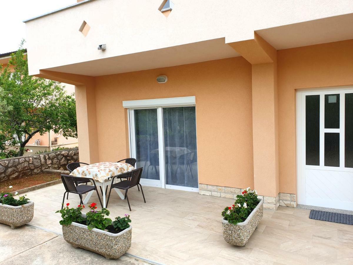 Apartments Elvira คิร์ก ภายนอก รูปภาพ
